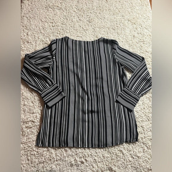 Size Small Striped Black and White Women's Top LS - Picture 5 of 5